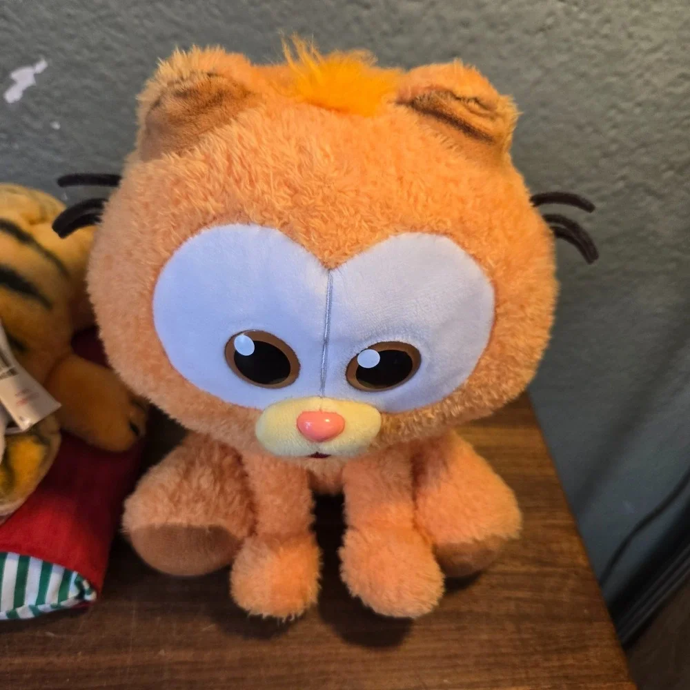 Garfield plush Christmas Santa Hat Pillow vintage Dakin 9